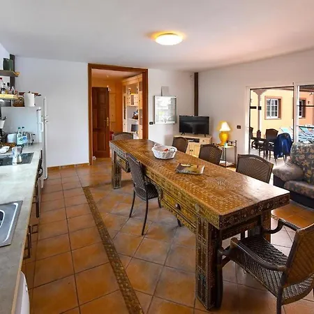 De Luxe Bas Prix Vila *